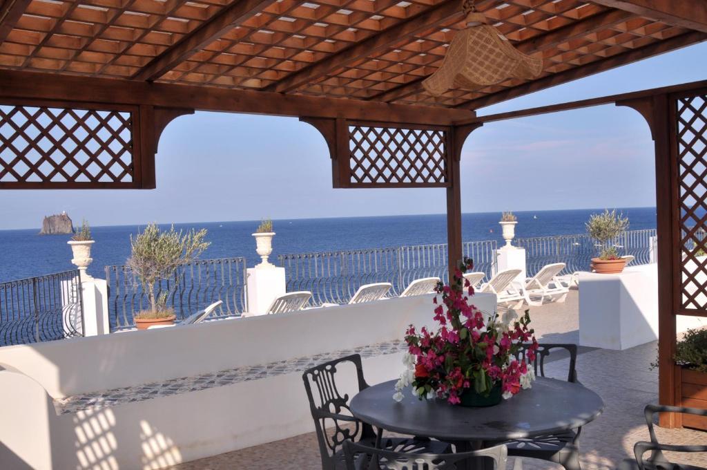 Hotel Villaggio Stromboli - Isola Di Stromboli Extérieur photo