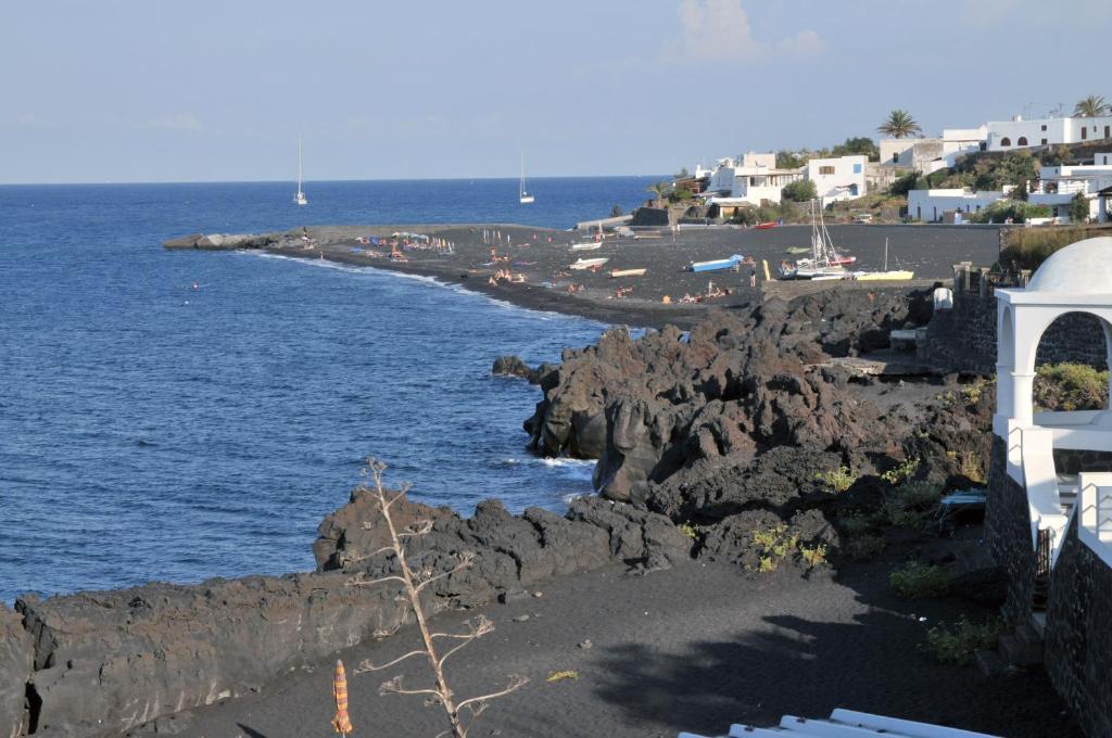 Hotel Villaggio Stromboli - Isola Di Stromboli Extérieur photo