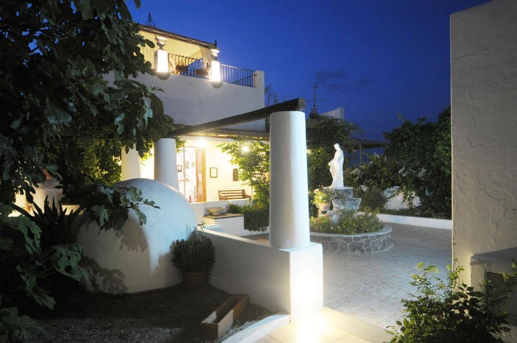 Hotel Villaggio Stromboli - Isola Di Stromboli Extérieur photo