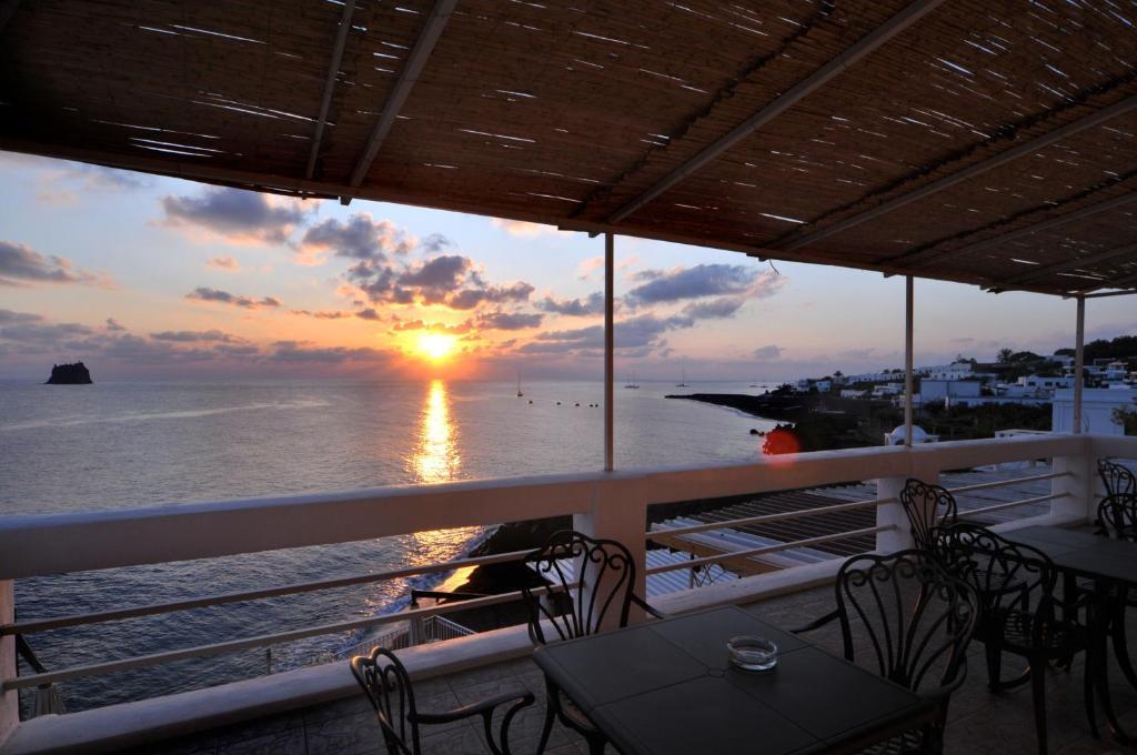 Hotel Villaggio Stromboli - Isola Di Stromboli Extérieur photo