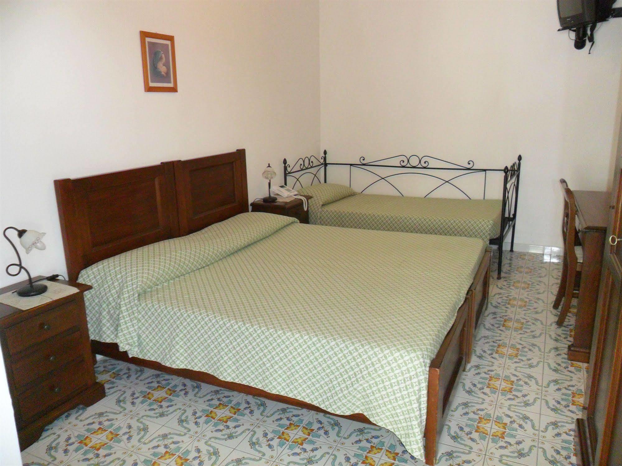 Hotel Villaggio Stromboli - Isola Di Stromboli Extérieur photo