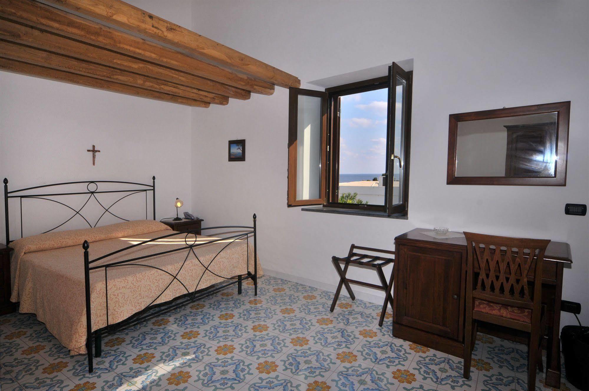 Hotel Villaggio Stromboli - Isola Di Stromboli Extérieur photo